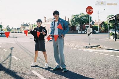 不再獨自旅行:生活原本樣子的婚紗照(11)_校園內外 _光明網